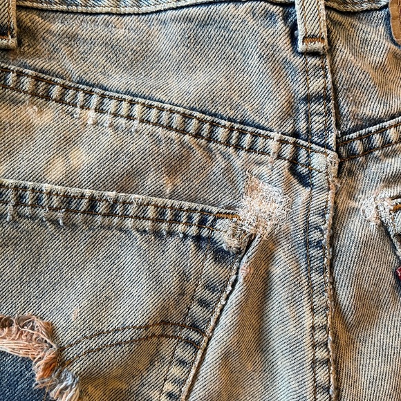 Vintage distressed Levi cut offs - Picture 5 of 5